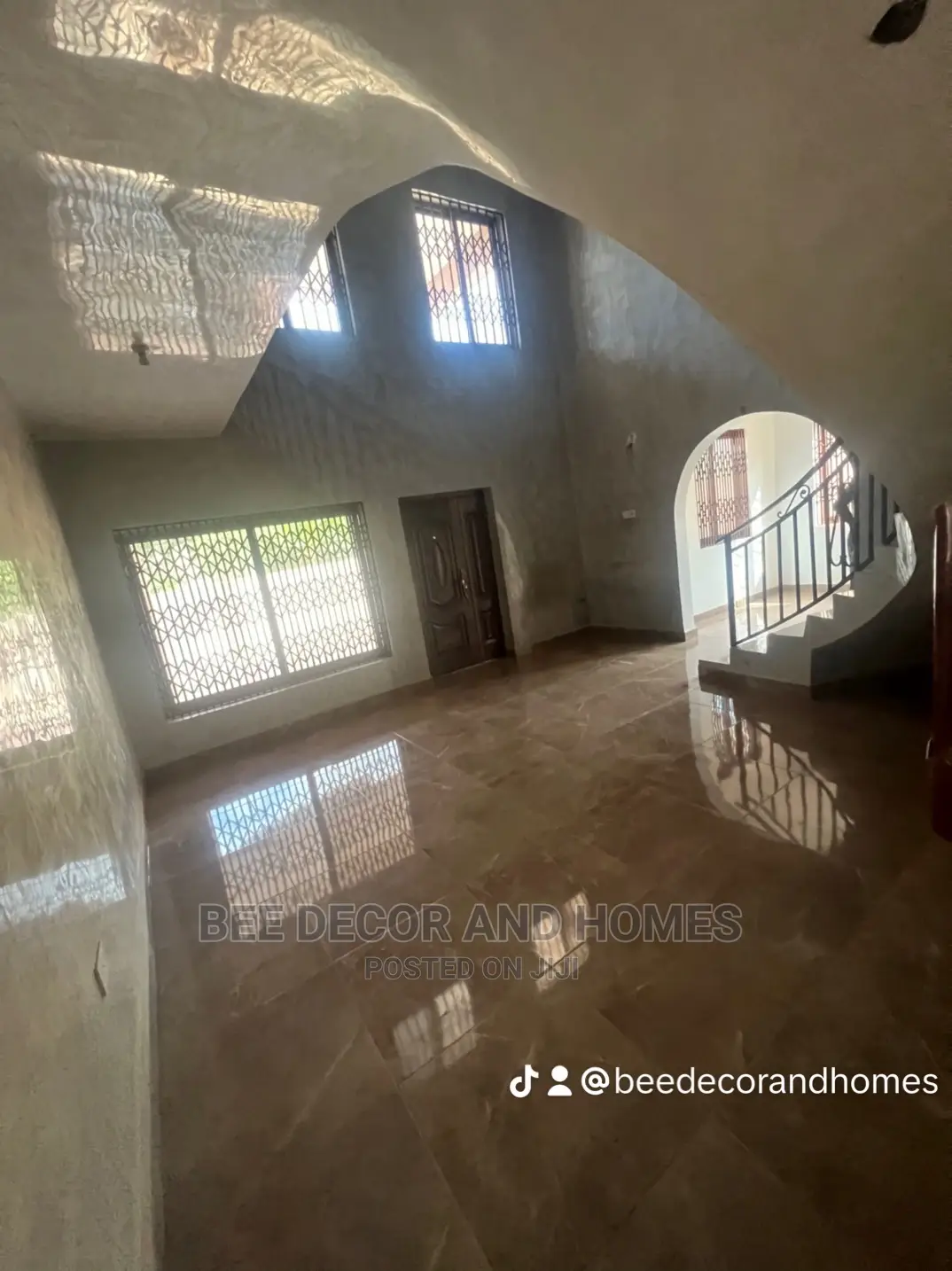 5bdrm Mansion in Bee Decor And Homes, Abokobi for sale