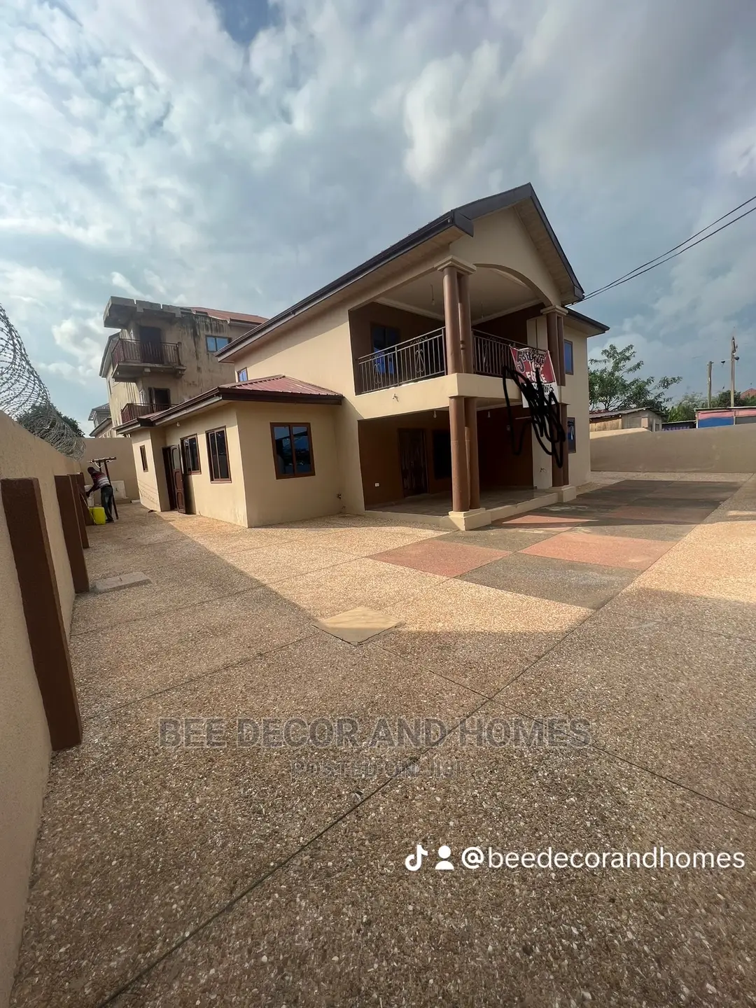 5bdrm Mansion in Bee Decor And Homes, Abokobi for sale