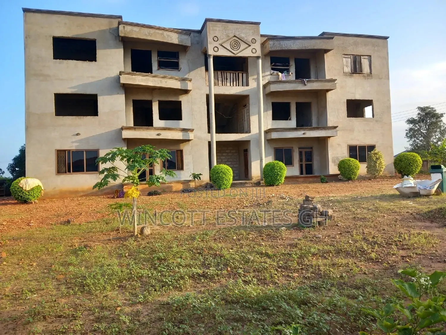 10bdrm Apartment in Wincott Estates, Tema Metropolitan for sale