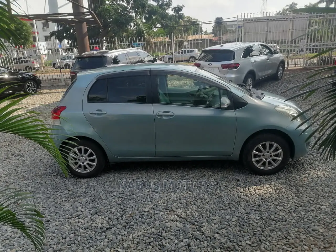 Toyota Vitz 1.3 AWD 5dr 2010 Silver