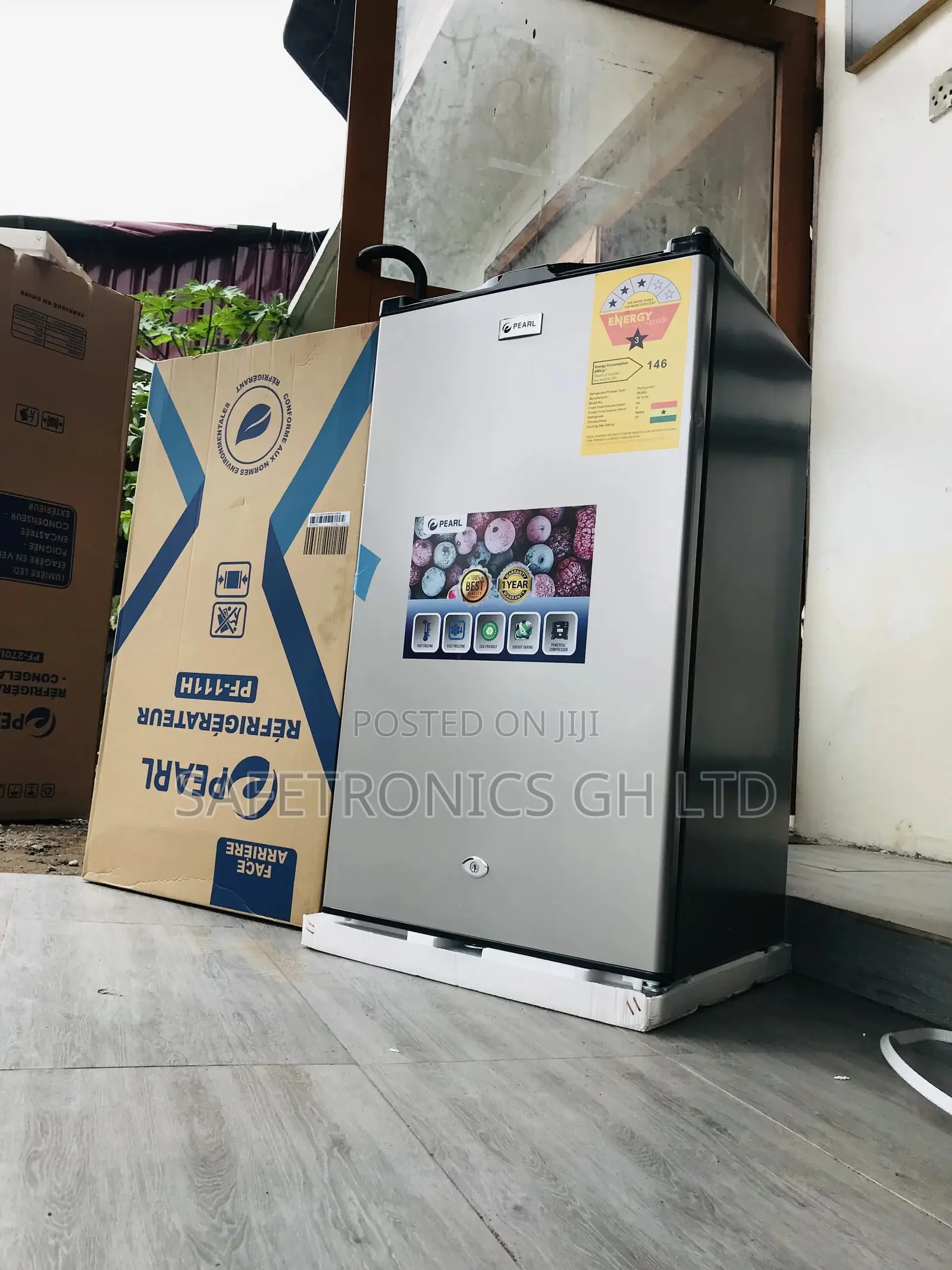 Tabletop Singledoor Pearl 82 Inches Topfreezer Fridge
