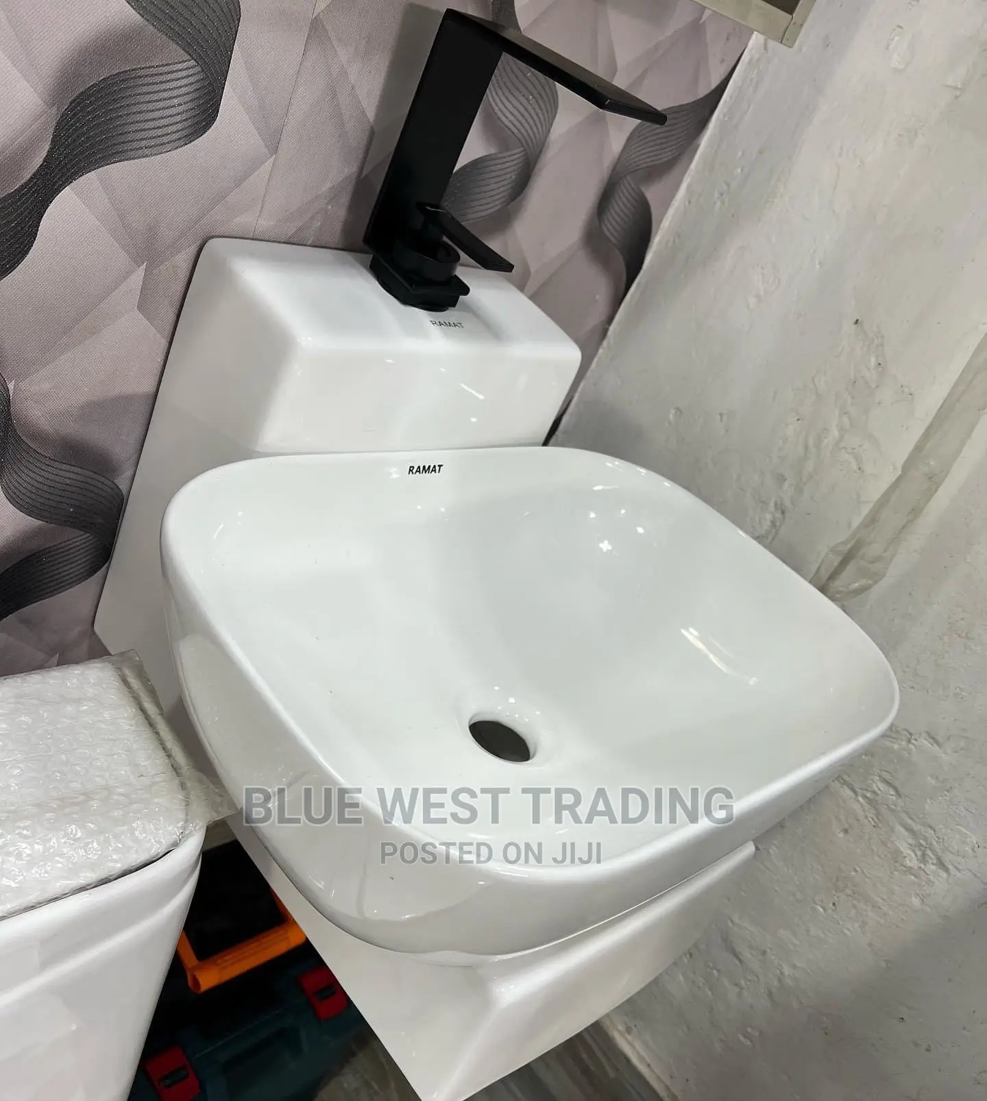 Counter Top Basin With Wall Mount