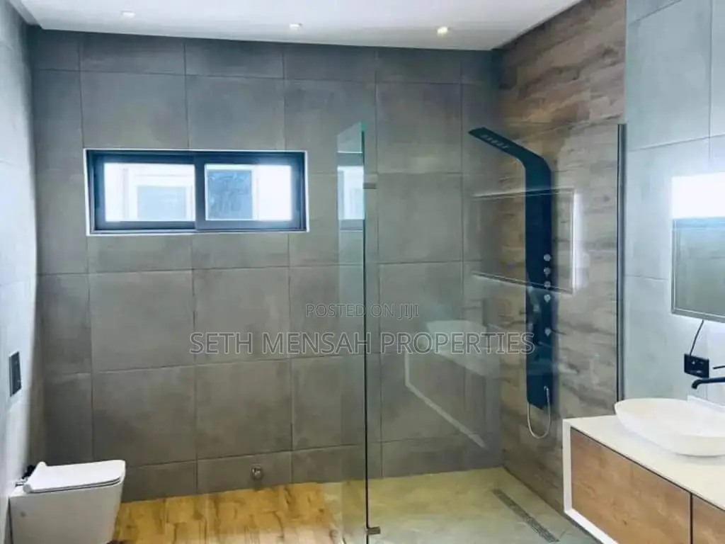 5bdrm Townhouse / Terrace in Skm, US Embassy Area for rent