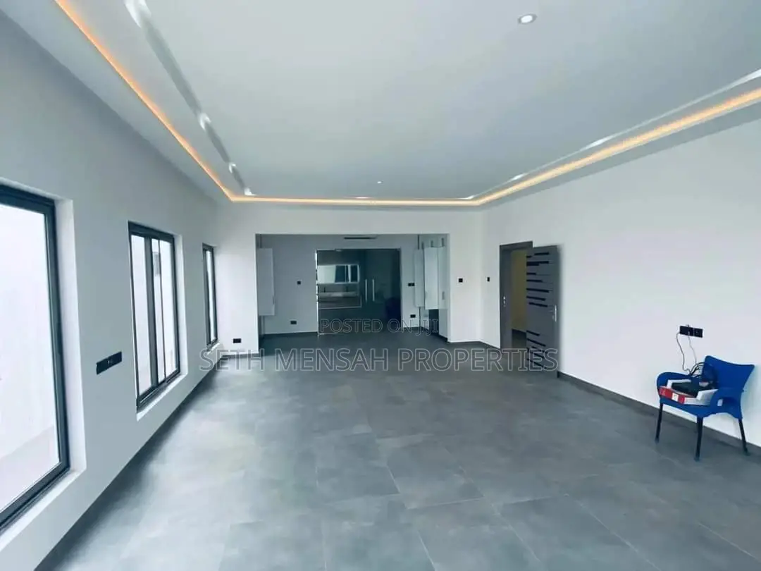 5bdrm Townhouse / Terrace in Skm, US Embassy Area for rent