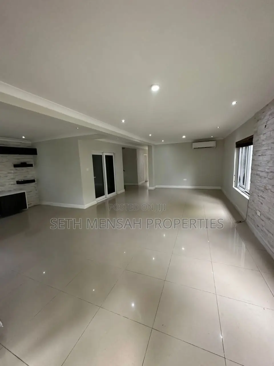 5bdrm Townhouse / Terrace in Skm, US Embassy Area for rent