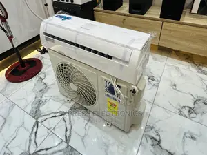 Bruhm Split R410 Translucent Plastic Panel 1.5hp Ac