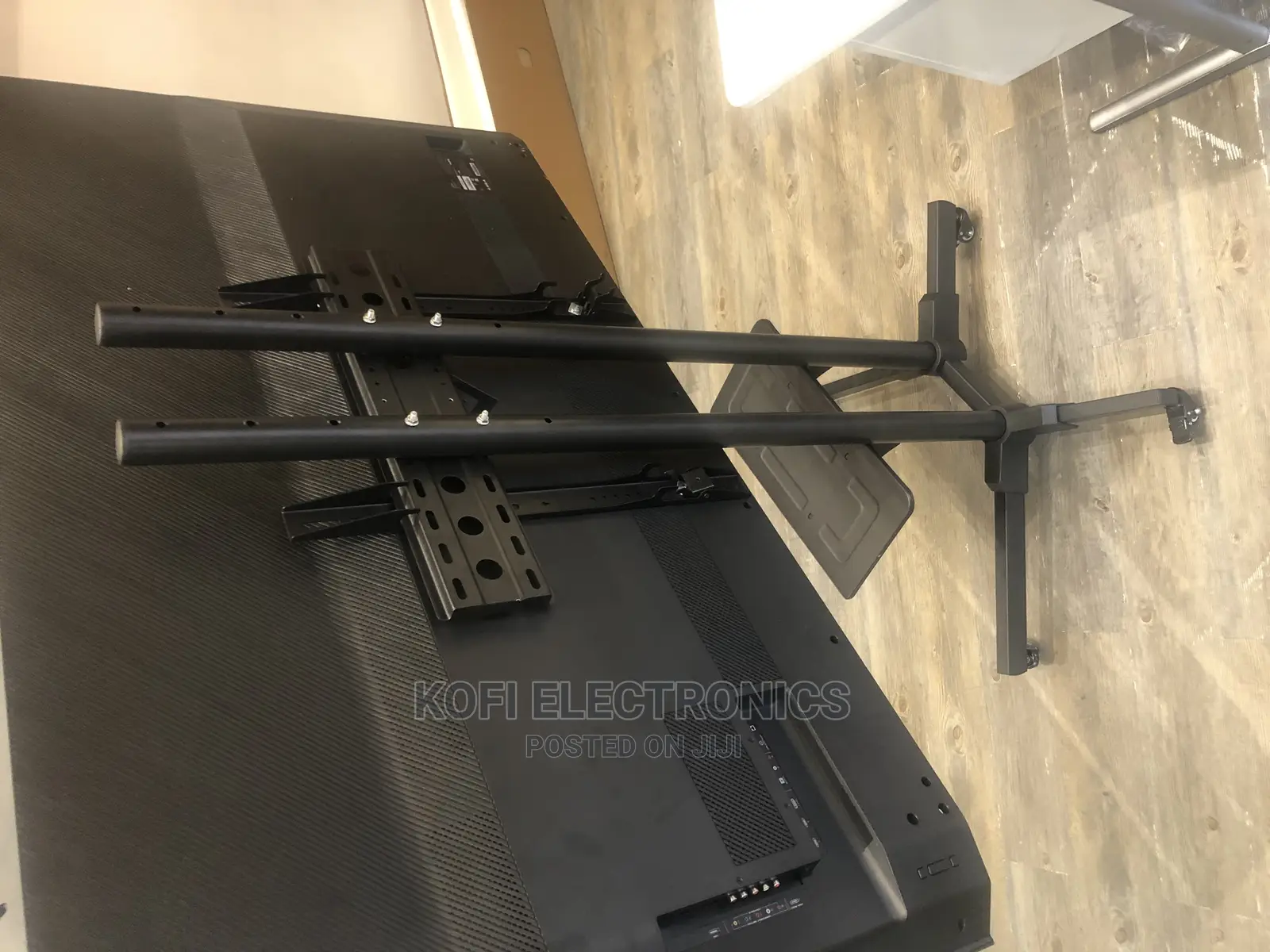 Universal New Mobile TV Stand/Trolley for LED/LCD 32-70"
