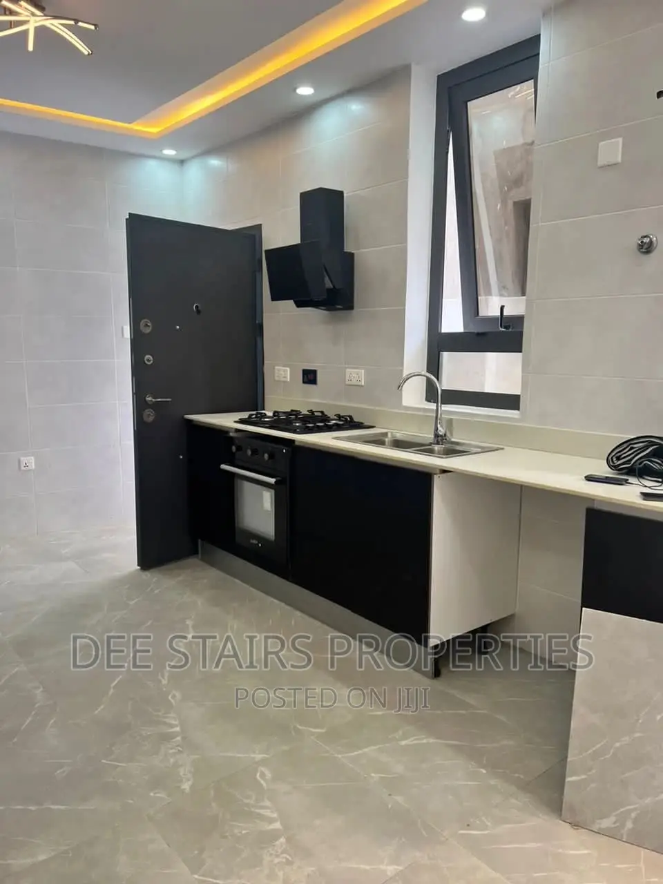 5bdrm House in Tsse Addo Behind for sale