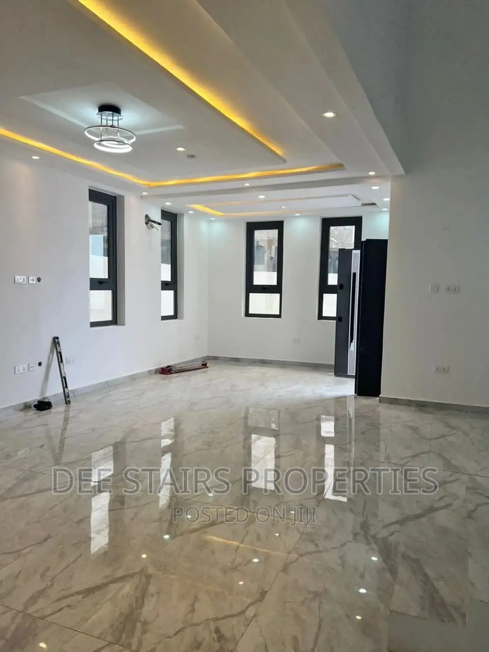 5bdrm House in Tsse Addo Behind for sale