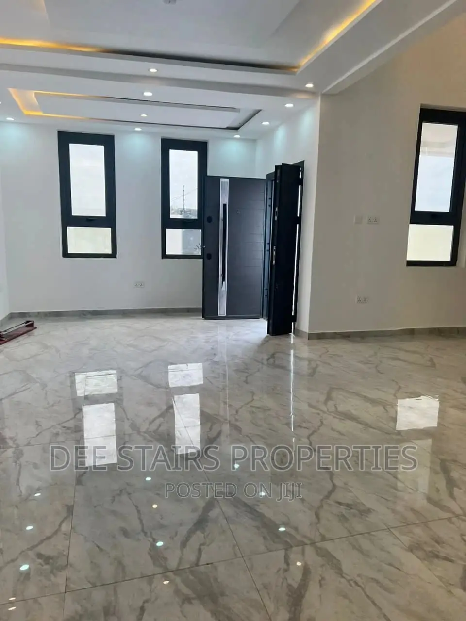 5bdrm House in Tsse Addo Behind for sale