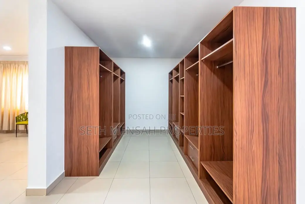 Furnished 5bdrm Townhouse / Terrace in Airport Residential Area