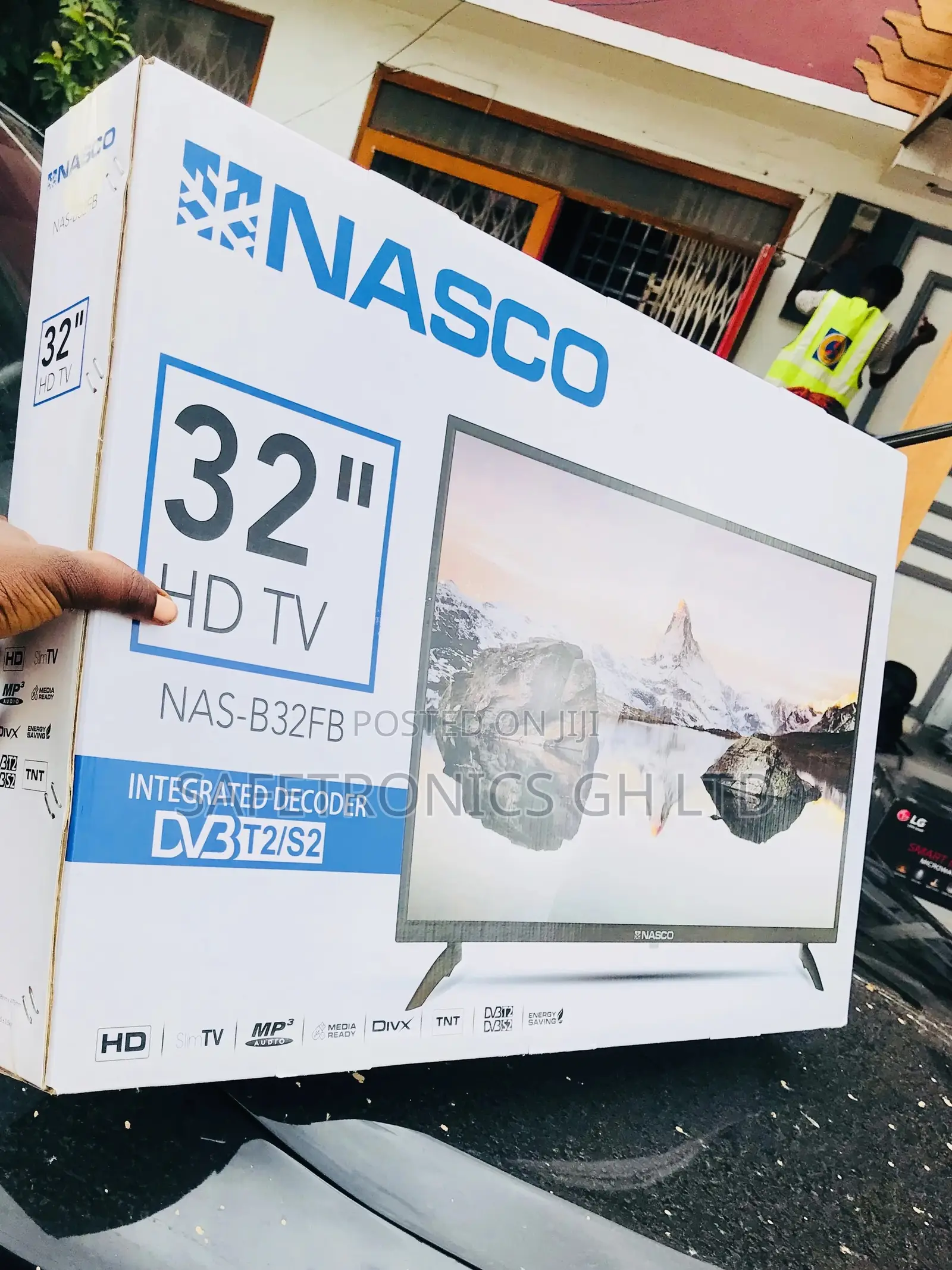 Clear Picture 32 Inches Glossy LED Nasco Tv