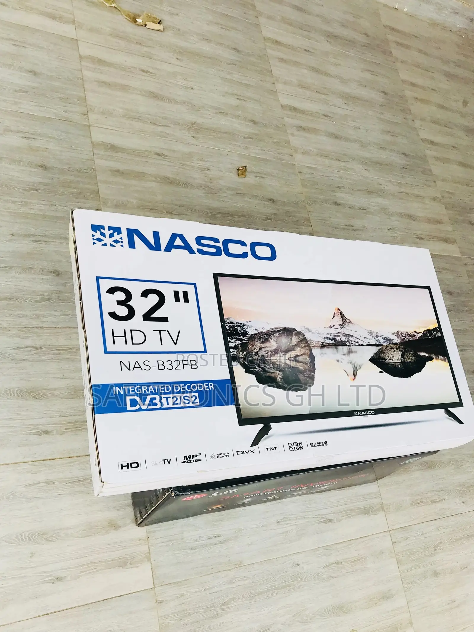Neatly Sealed 32 Inches Glossy LED Nasco Tv
