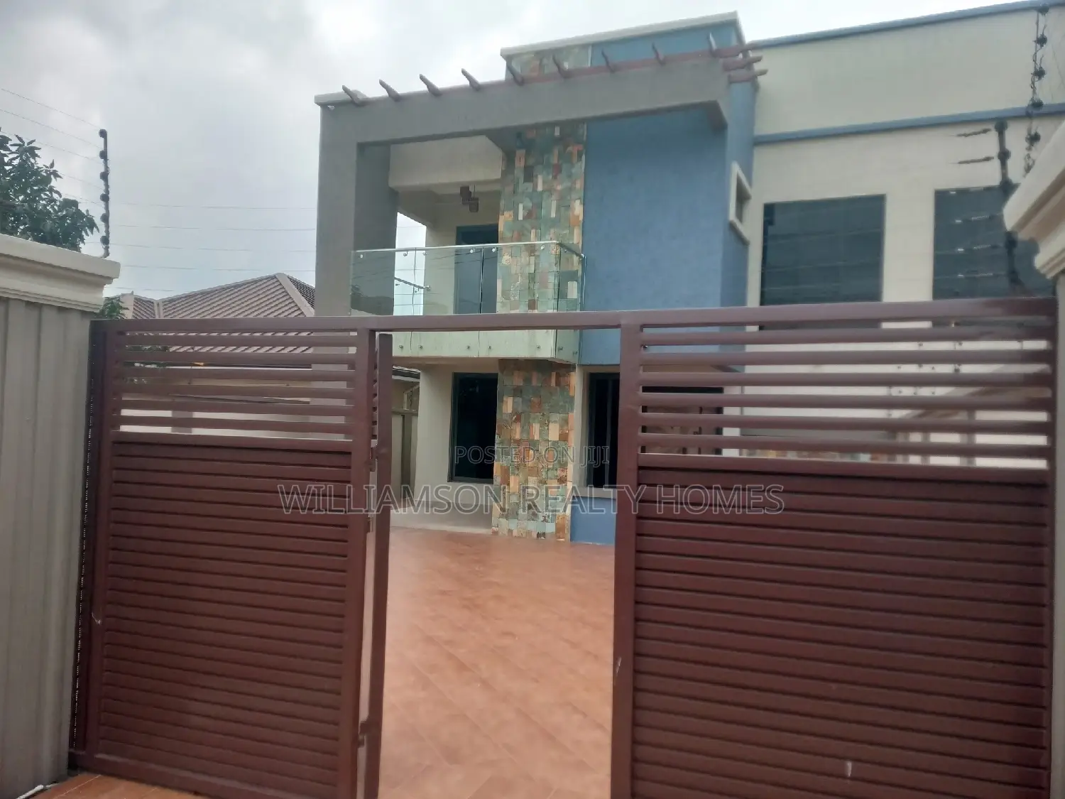 5bdrm House in Hfc Estate Area, Spintex for rent