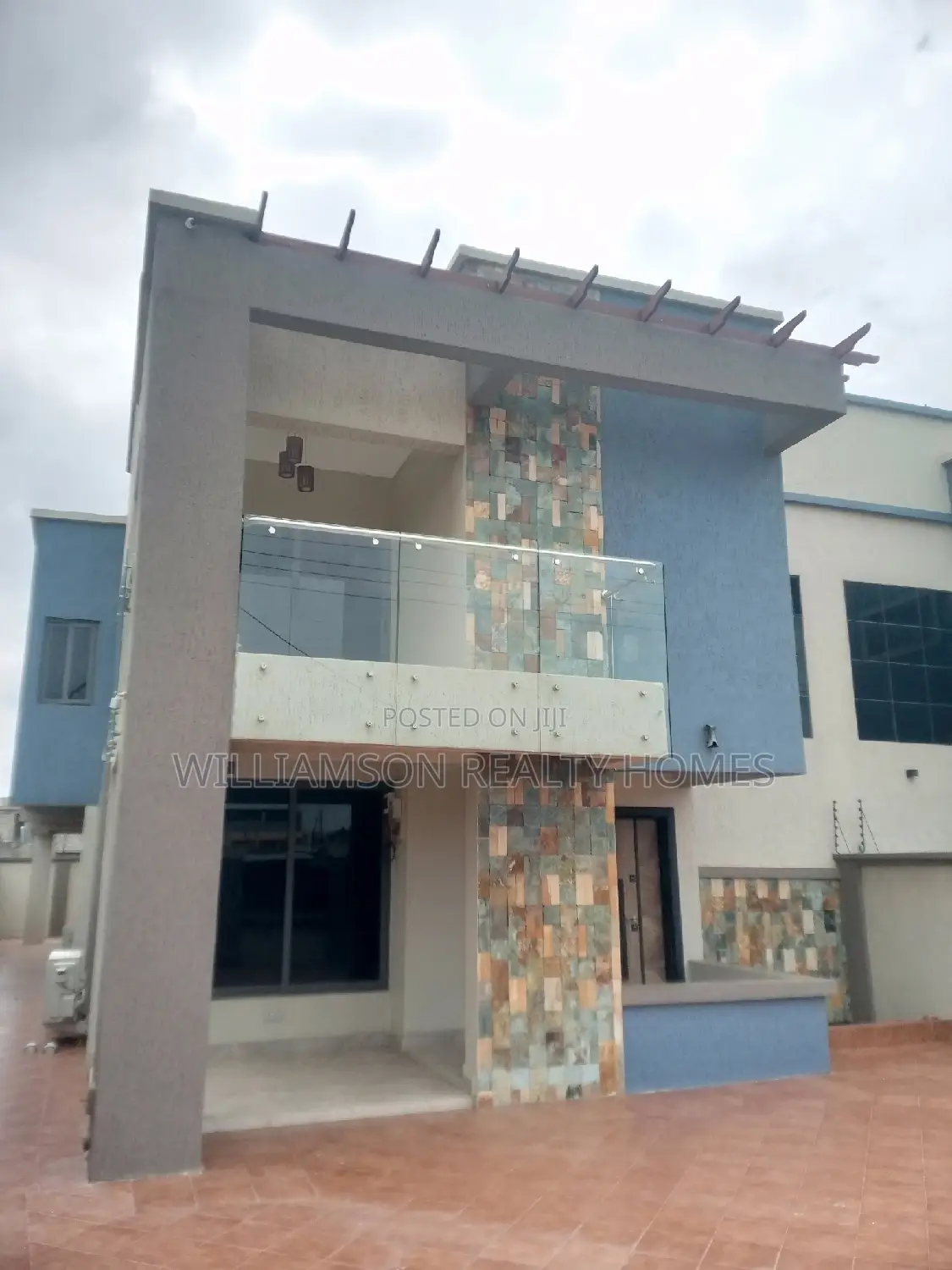 5bdrm House in Hfc Estate Area, Spintex for rent