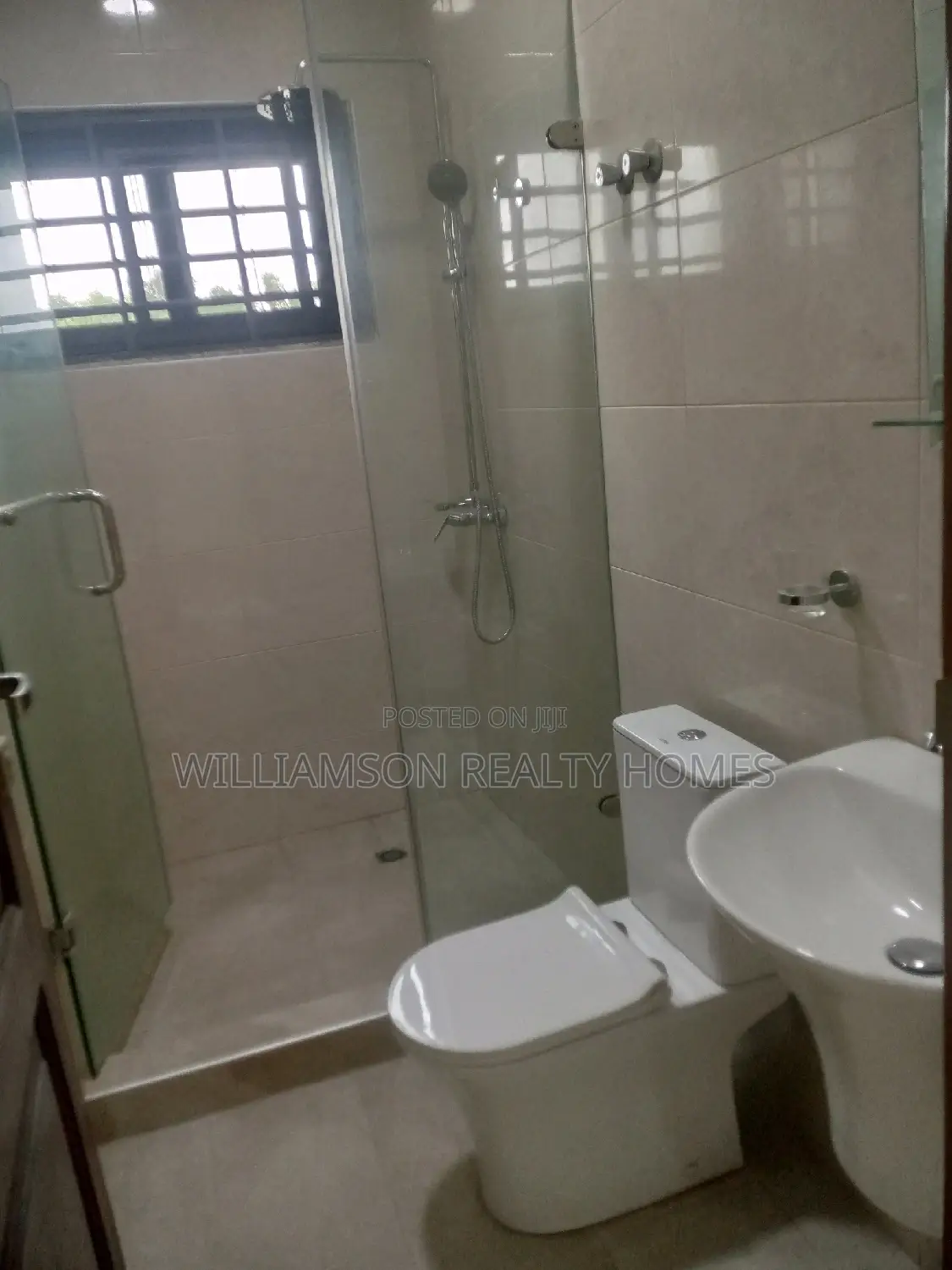 5bdrm House in Hfc Estate Area, Spintex for rent