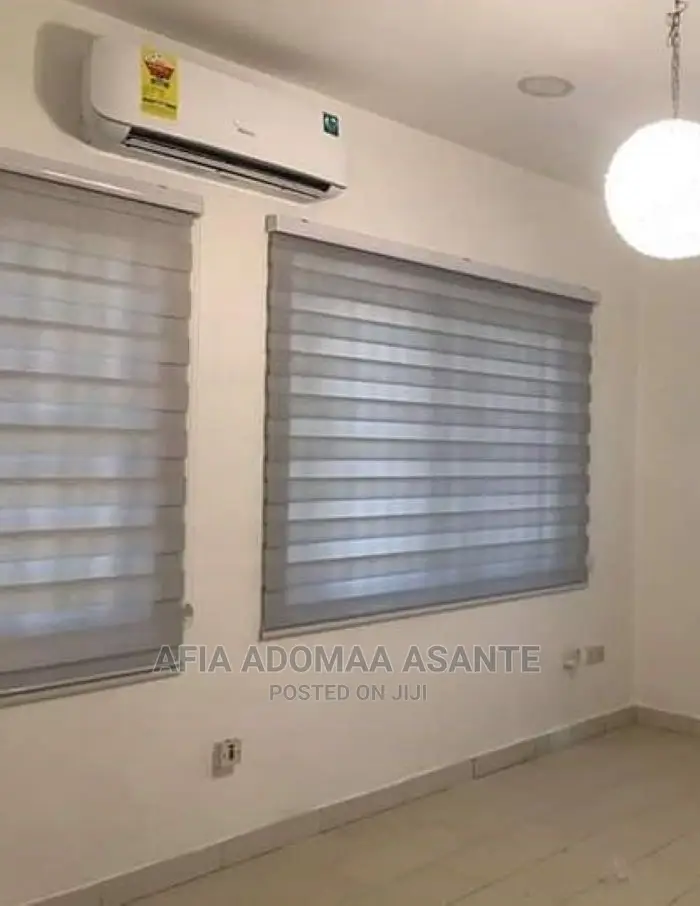 5 Feet Curtain/Window Blinds [150cm X 200cm]