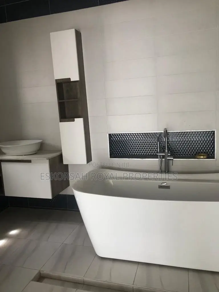 4bdrm House in East Legon for sale