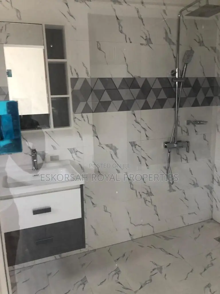 4bdrm House in East Legon for sale