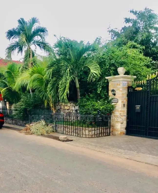 4bdrm House in Papaye-Street, Osu for rent