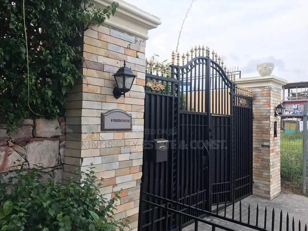 4bdrm House in Papaye-Street, Osu for rent