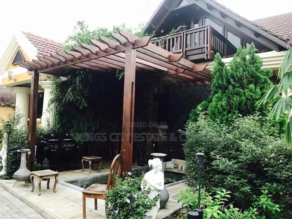 4bdrm House in Papaye-Street, Osu for rent