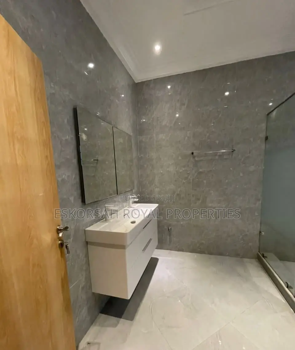 4bdrm House in East Legon Ability for rent