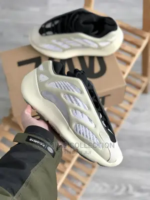 Adidas Yeezy 700 V3