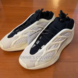 Adidas Yeezy 700 V3