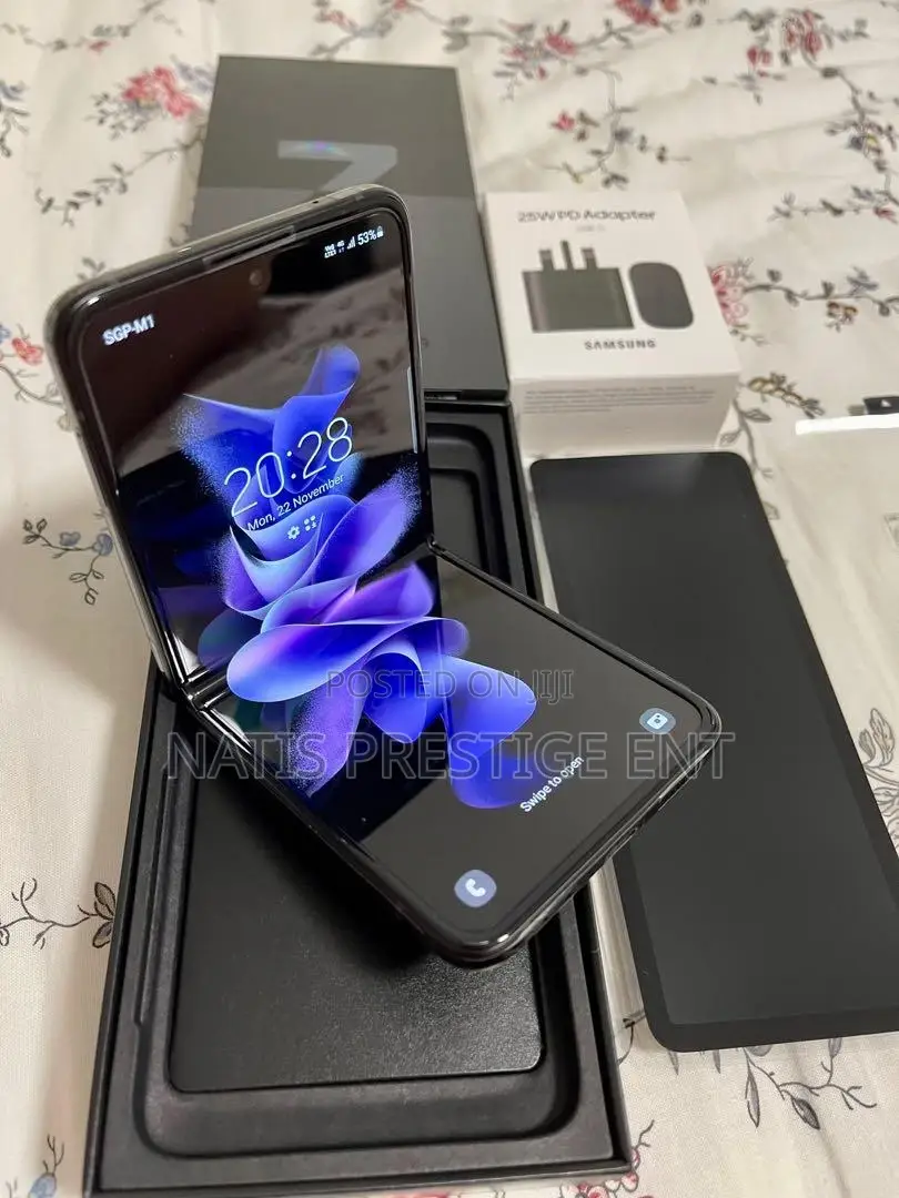 New Samsung Galaxy Z Flip 3 128 GB Black