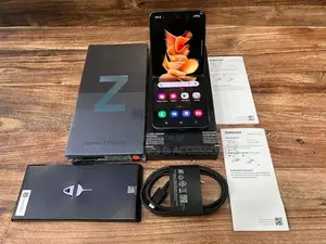 New Samsung Galaxy Z Flip3 5G 256 GB Black
