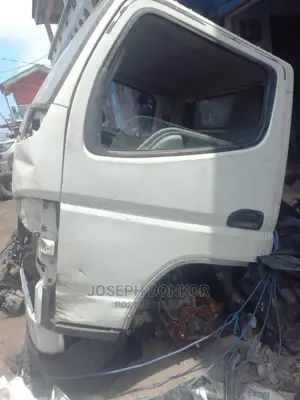 Mitsubishi Canter Head With Headlight and Grille
