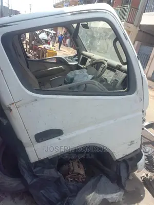 Mitsubishi Canter Head With Headlight and Grille