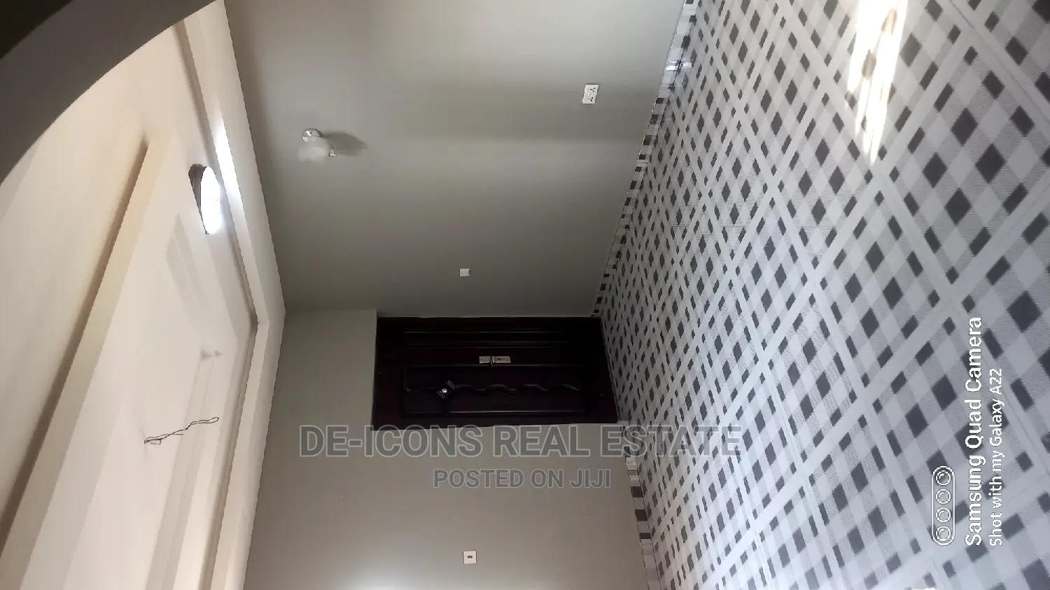 2bdrm Duplex in De-Icons Real Estate, Awutu Senya East Municipal
