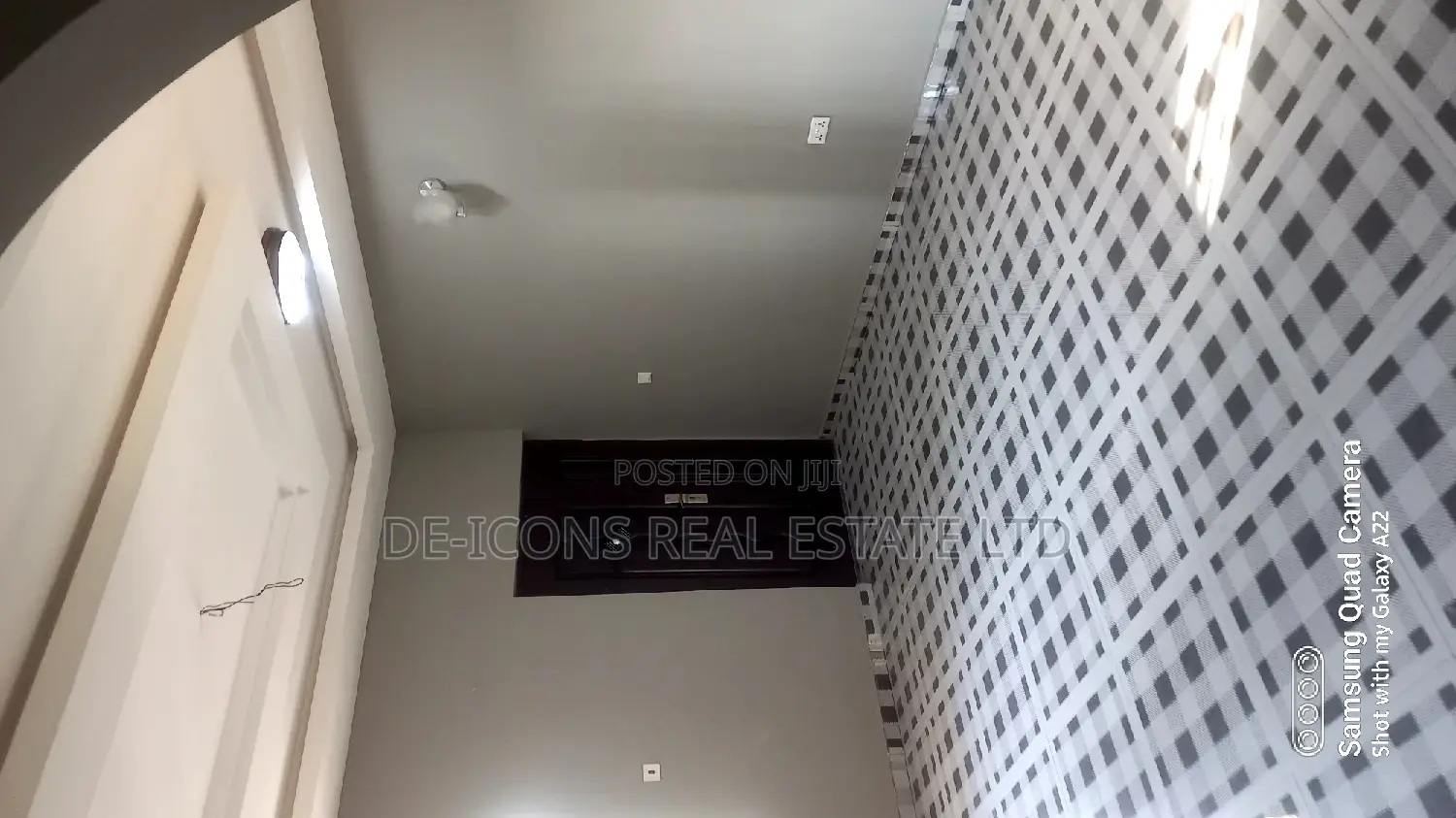 2bdrm Duplex in De-Icons Real Estate, Awutu Senya East Municipal