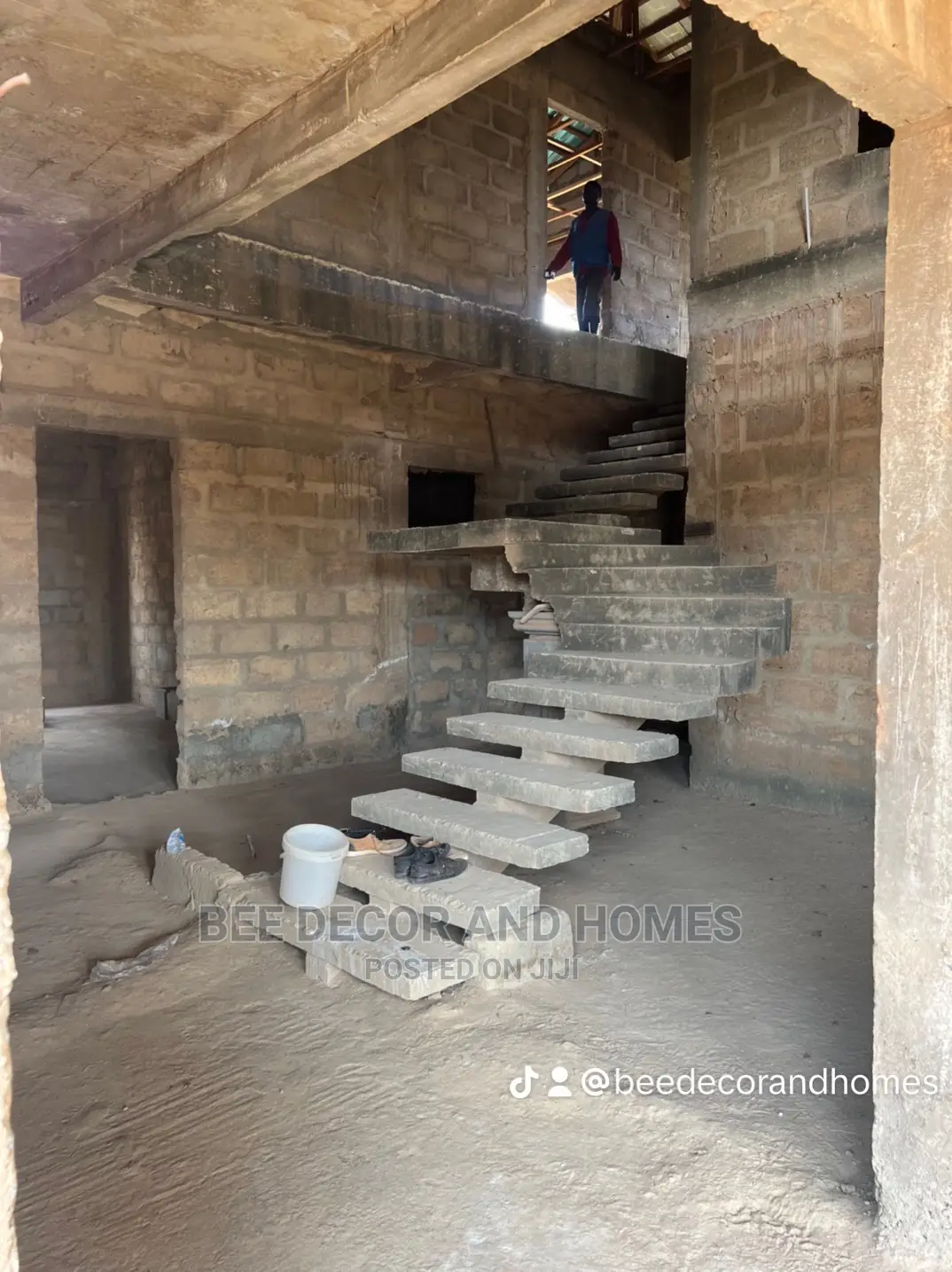 10bdrm Mansion in Bee Decor And Homes, Adenta for sale