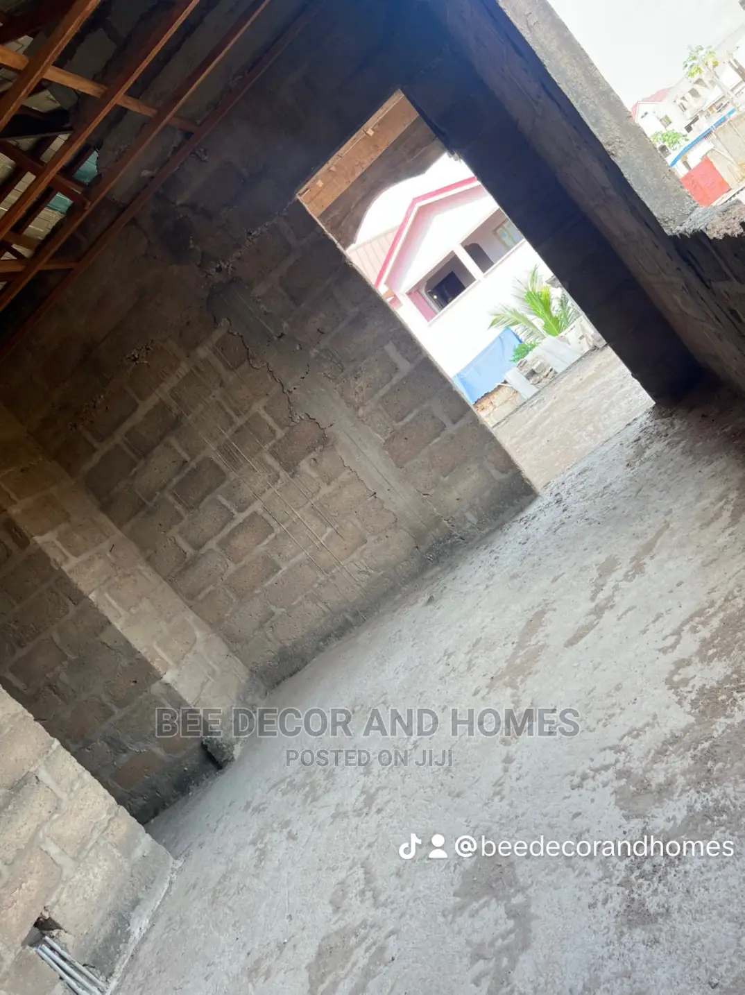 10bdrm Mansion in Bee Decor And Homes, Adenta for sale