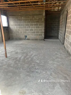 10bdrm Mansion in Bee Decor And Homes, Adenta for sale