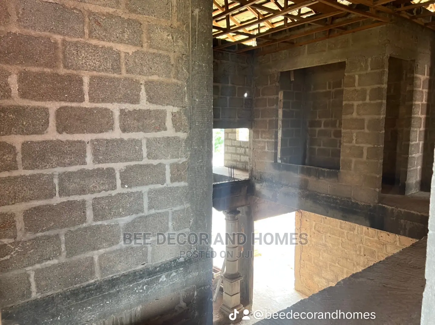 10bdrm Mansion in Bee Decor And Homes, Adenta for sale