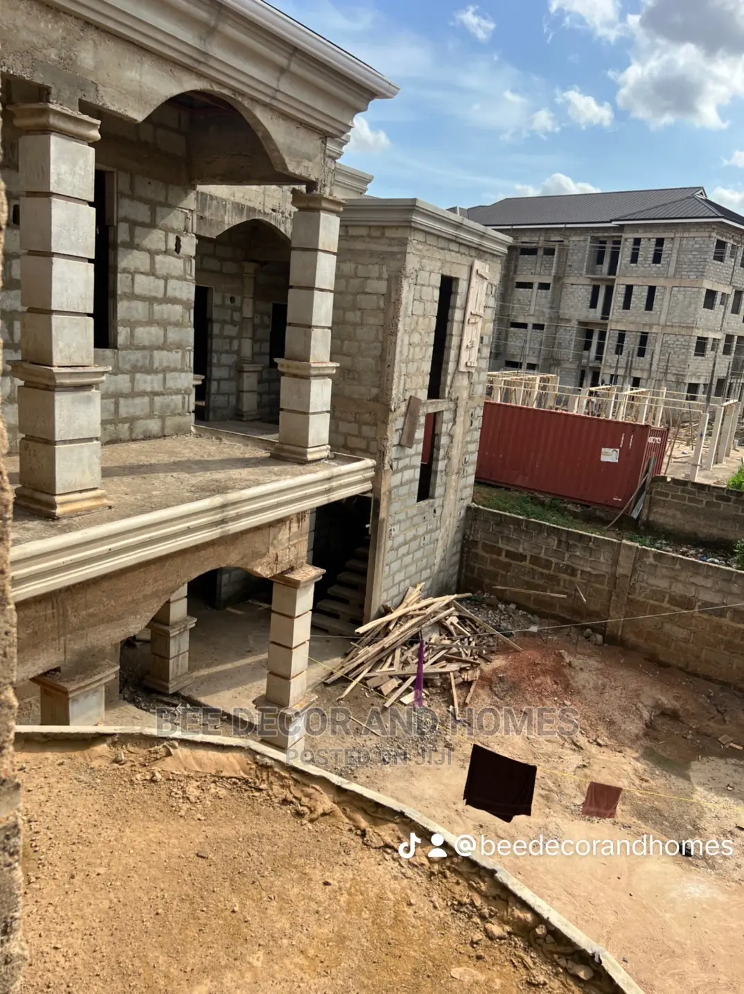 10bdrm Mansion in Bee Decor And Homes, Adenta for sale