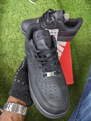 Nike Air Force 1 All Black Sneaker