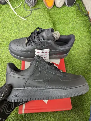 Nike Air Force 1 All Black Sneaker