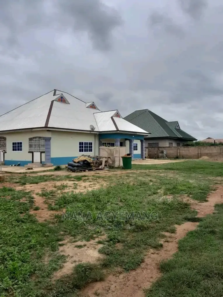 Furnished 6bdrm Block of Flats in Asuakwa Liberation, Sunyani Municipal