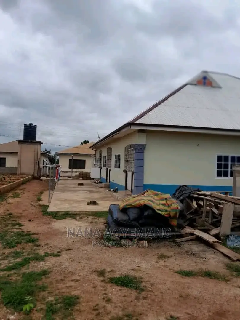 Furnished 6bdrm Block of Flats in Asuakwa Liberation, Sunyani Municipal