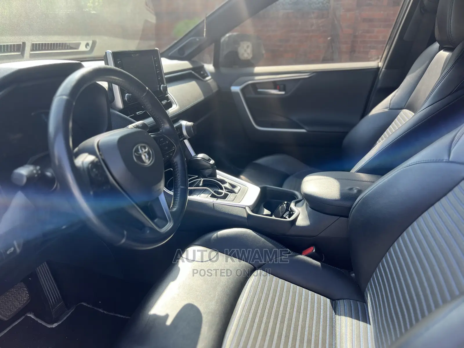 Toyota RAV4 XLE Premium FWD 2019 White