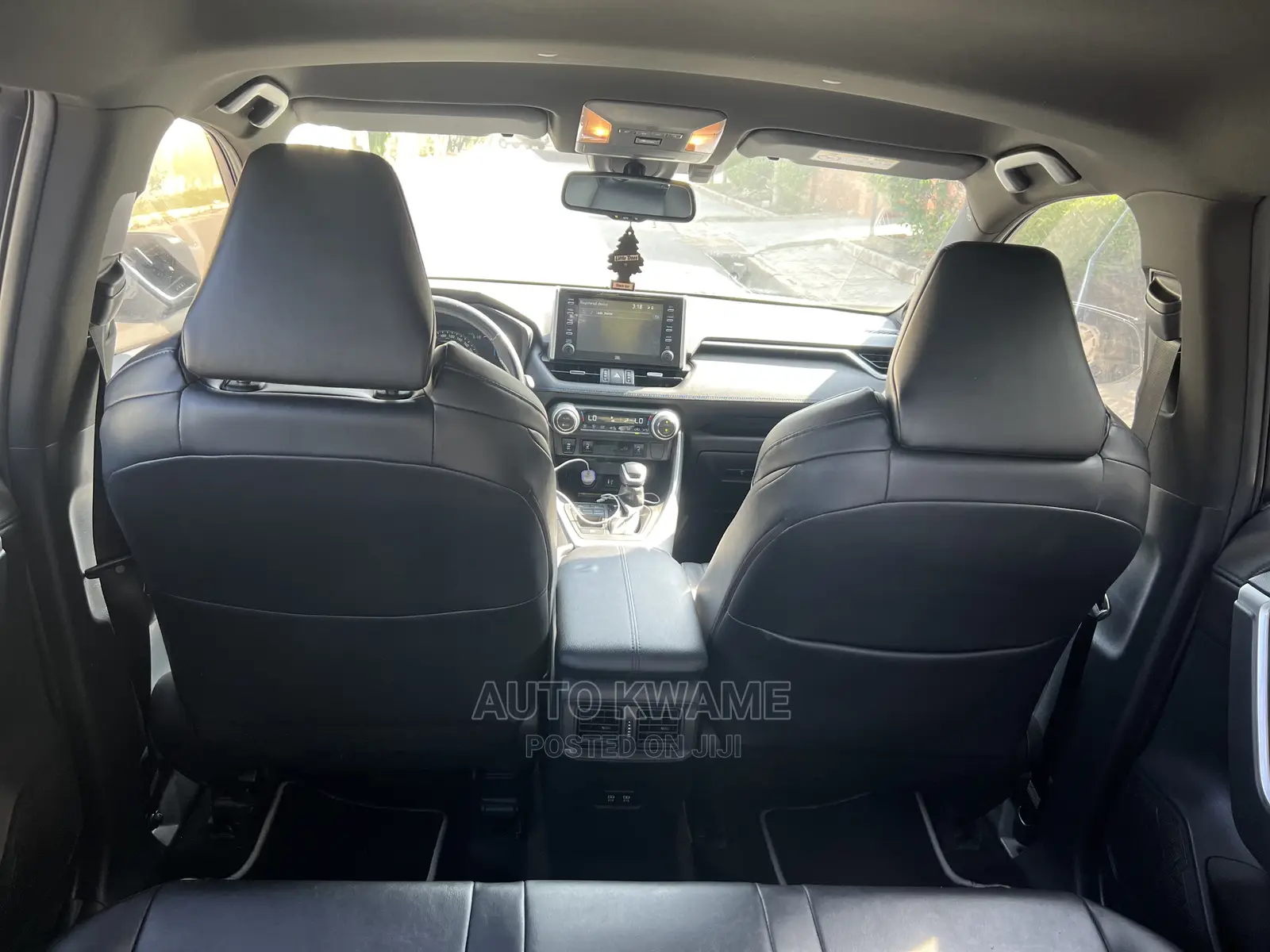 Toyota RAV4 XLE Premium FWD 2019 White