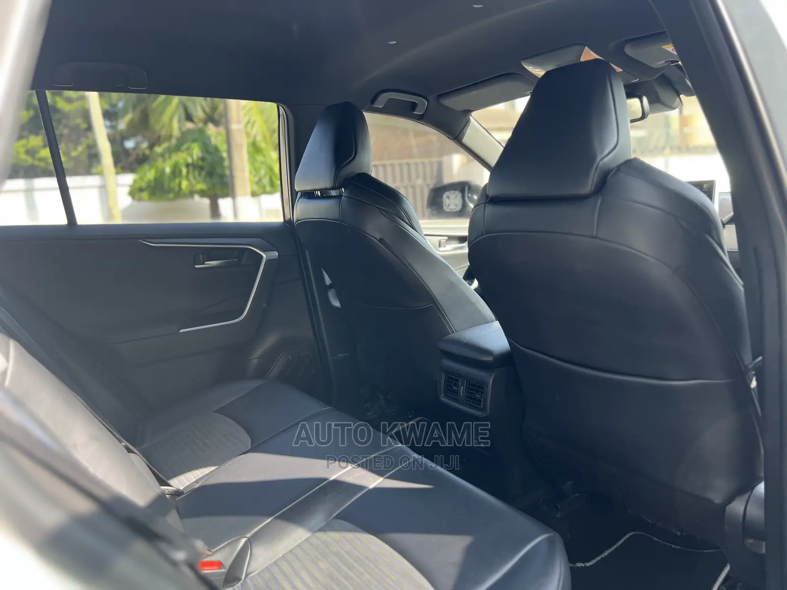 Toyota RAV4 XLE Premium FWD 2019 White