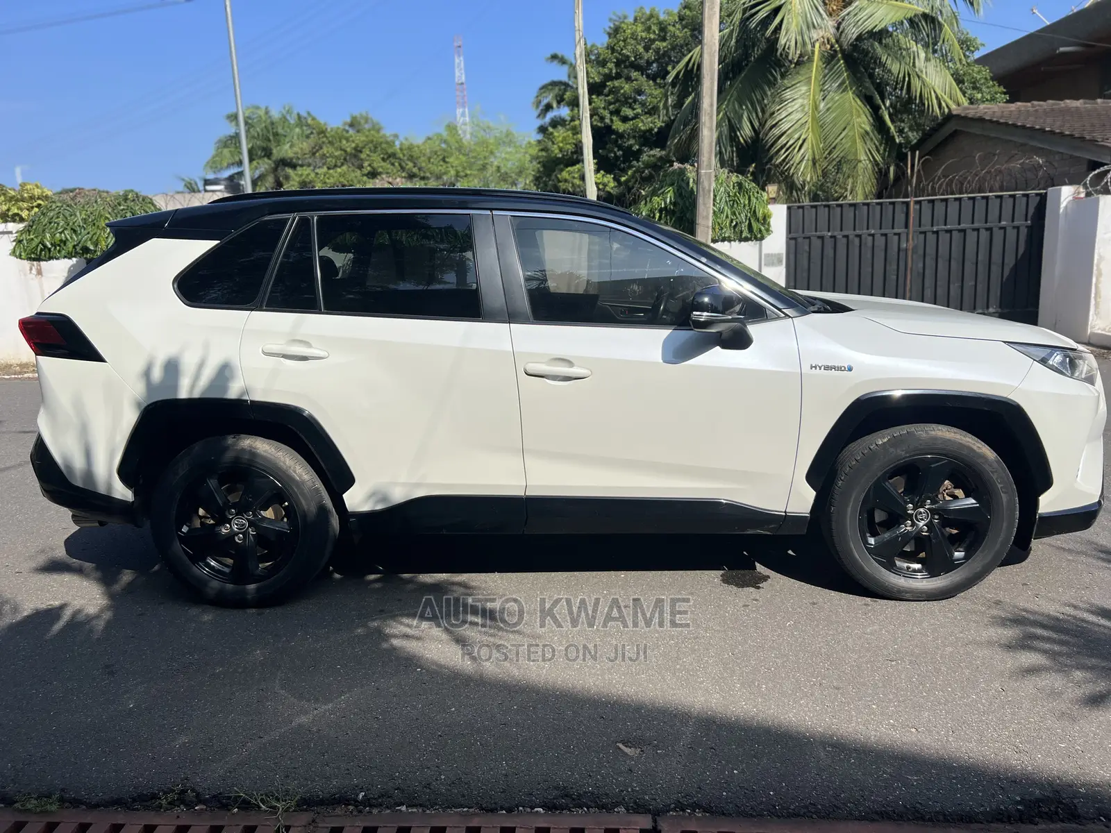 Toyota RAV4 XLE Premium FWD 2019 White