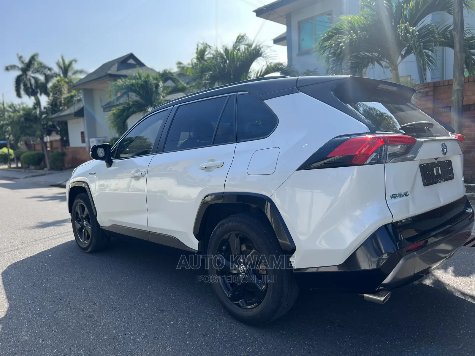 Toyota RAV4 XLE Premium FWD 2019 White