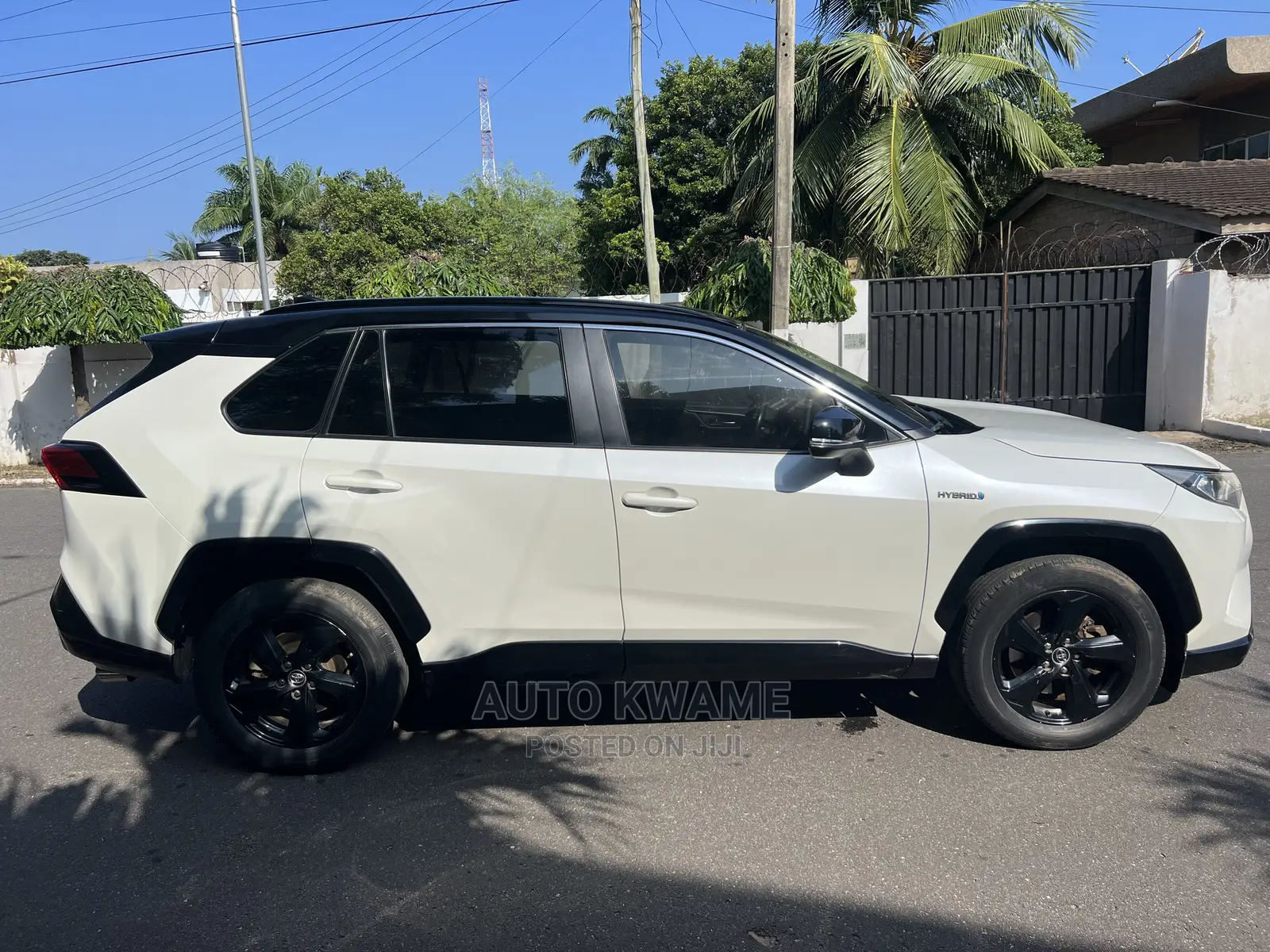 Toyota RAV4 XLE Premium FWD 2019 White